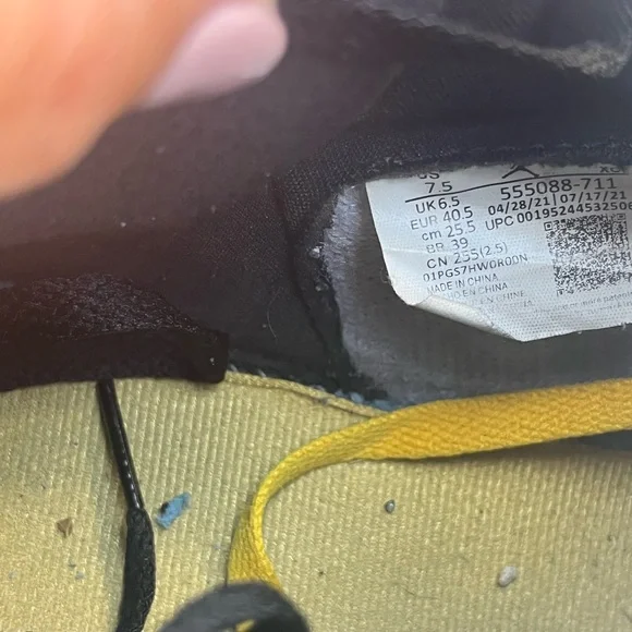 Nike Air Jordan Retro High OG yellow taxis men 7.5 black 555088-711 - Picture 7 of 7